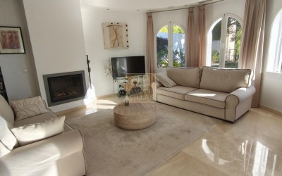 Fantástica villa con piscina climatizada, amplias terrazas y bonitas vistas.